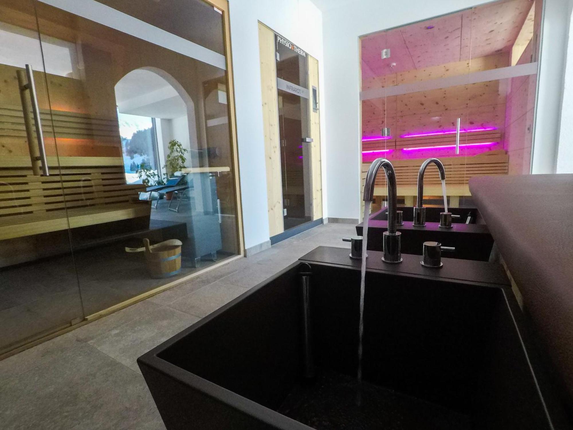 Collina Hotel Garni ナウダース エクステリア 写真