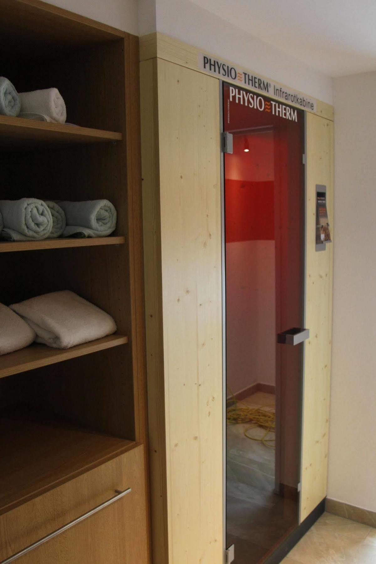 Collina Hotel Garni ナウダース エクステリア 写真