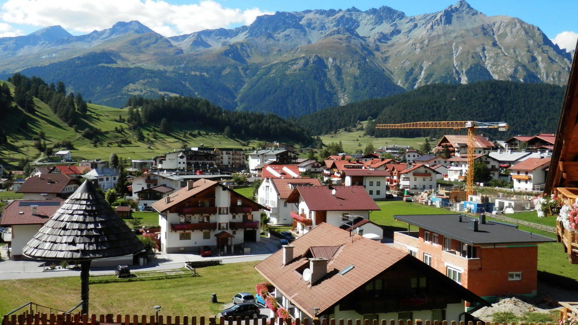 Collina Hotel Garni ナウダース エクステリア 写真