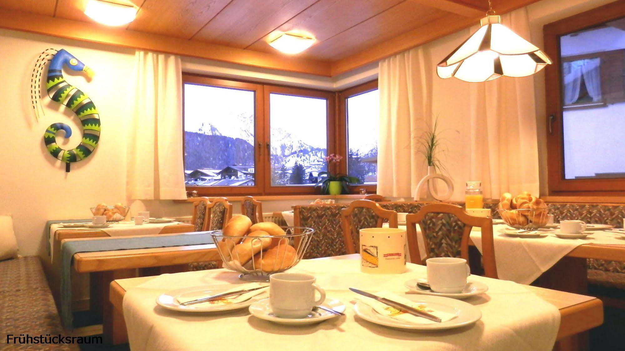 Collina Hotel Garni ナウダース エクステリア 写真