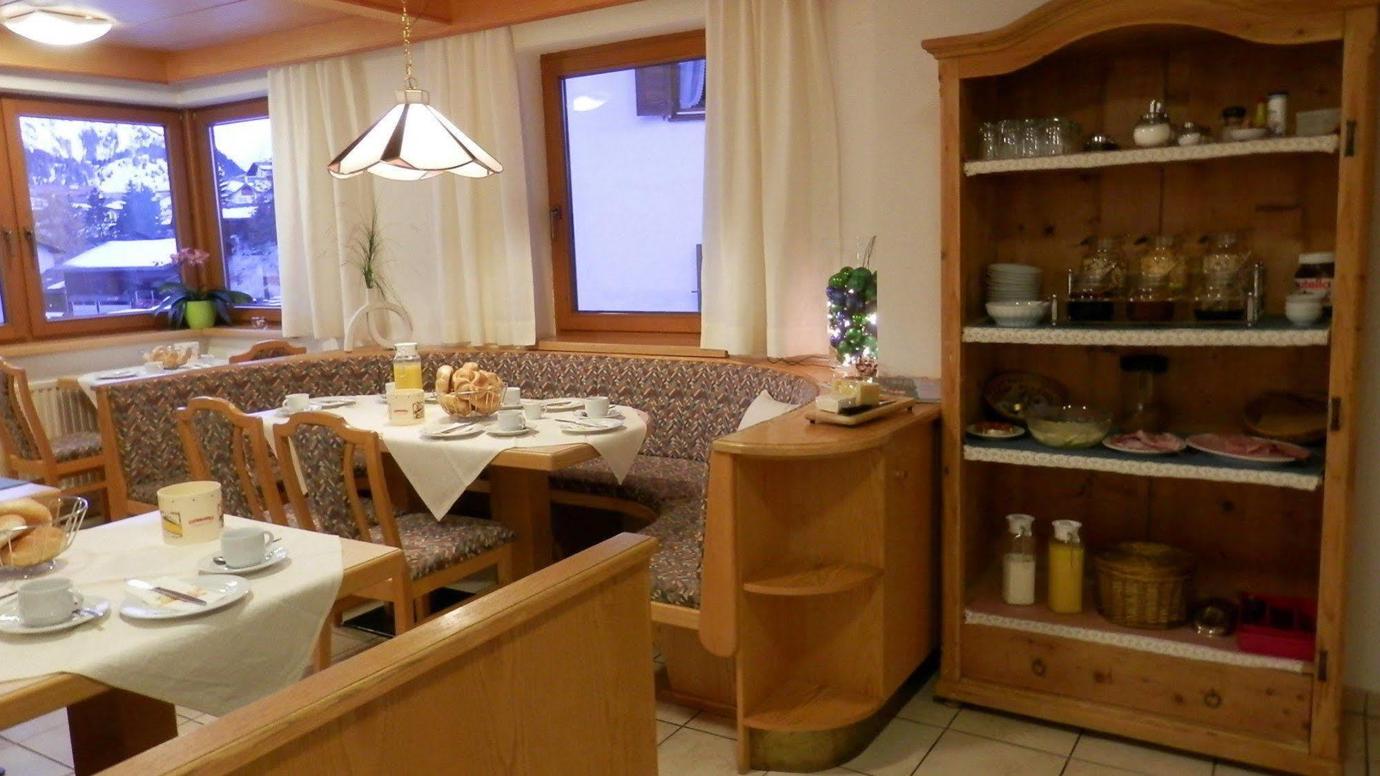 Collina Hotel Garni ナウダース エクステリア 写真