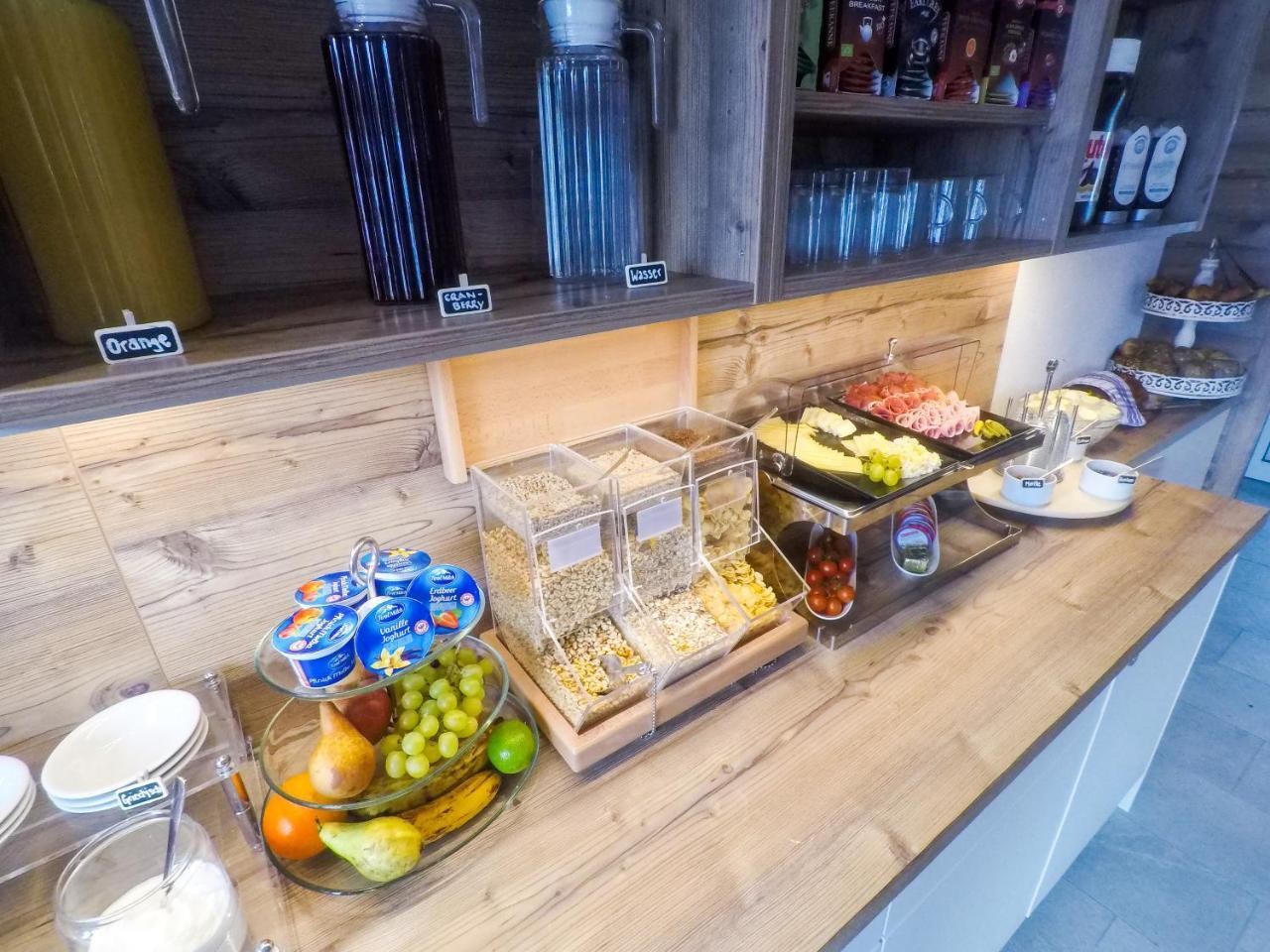 Collina Hotel Garni ナウダース エクステリア 写真