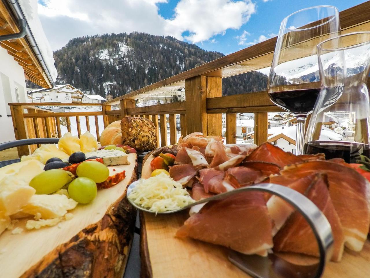 Collina Hotel Garni ナウダース エクステリア 写真