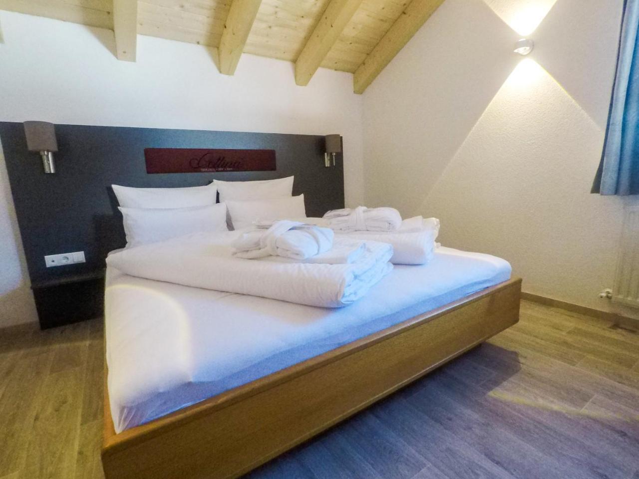 Collina Hotel Garni ナウダース エクステリア 写真