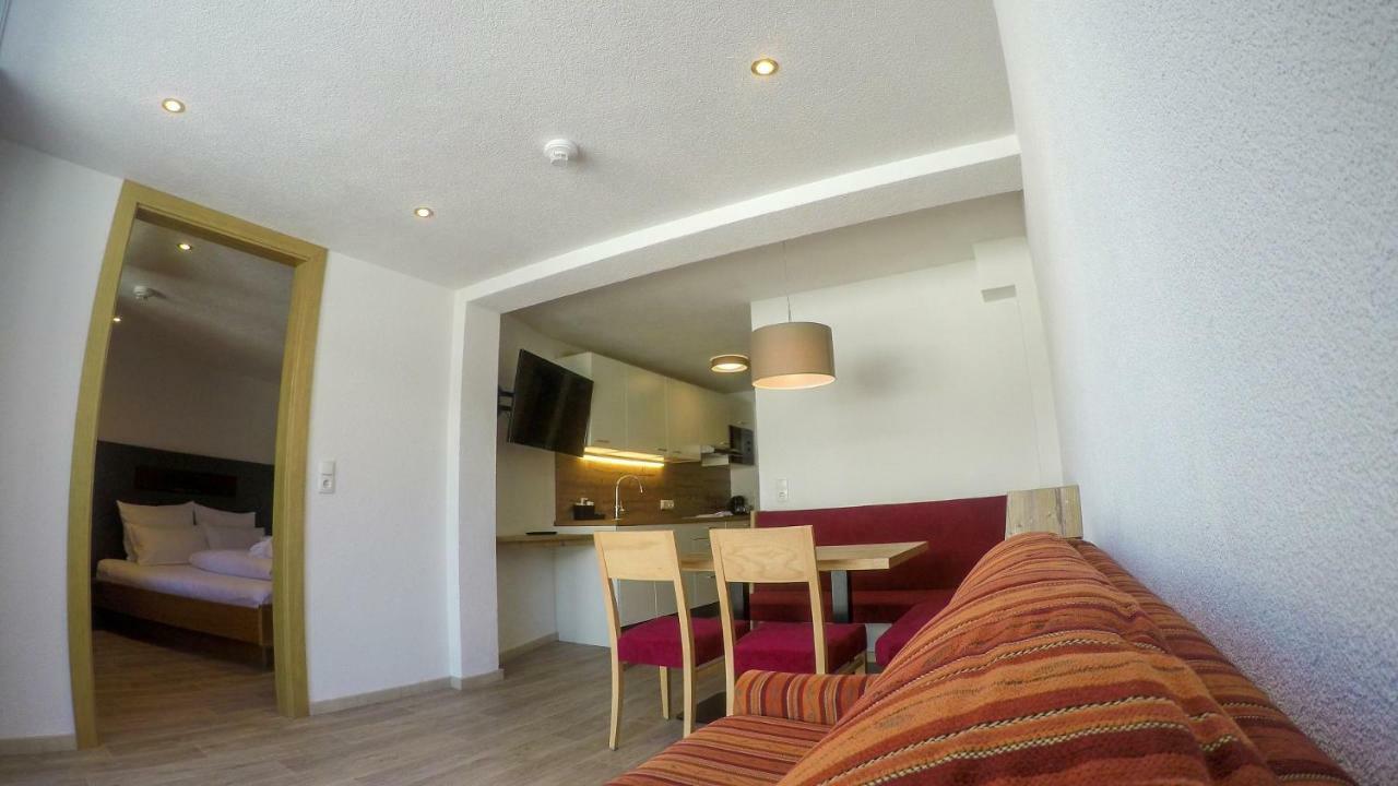 Collina Hotel Garni ナウダース エクステリア 写真