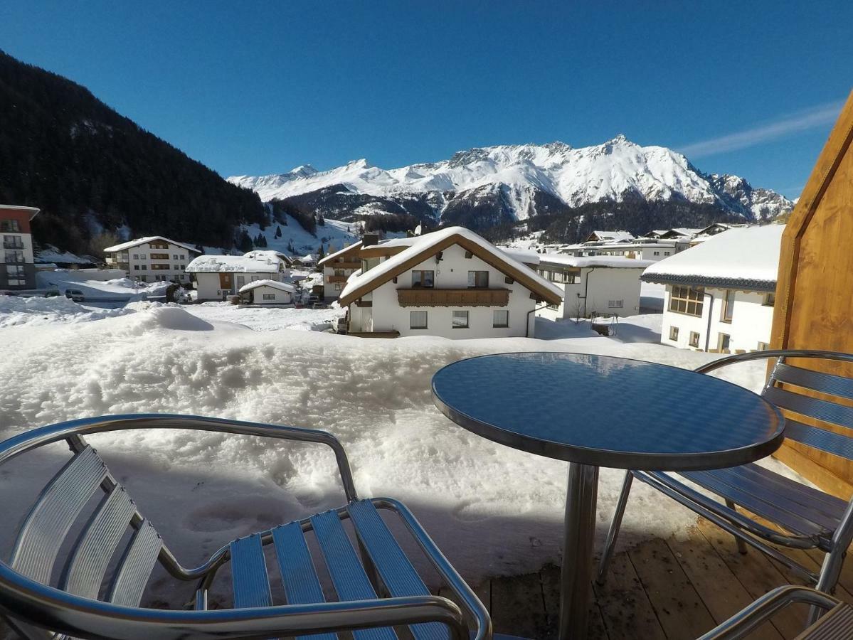 Collina Hotel Garni ナウダース エクステリア 写真