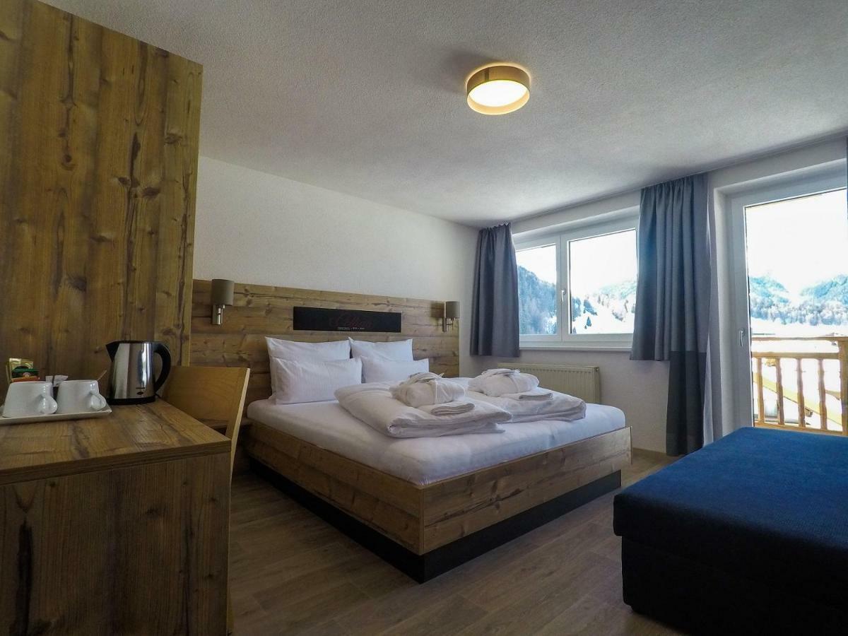 Collina Hotel Garni ナウダース エクステリア 写真