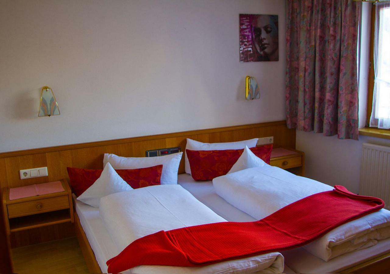 Collina Hotel Garni ナウダース エクステリア 写真