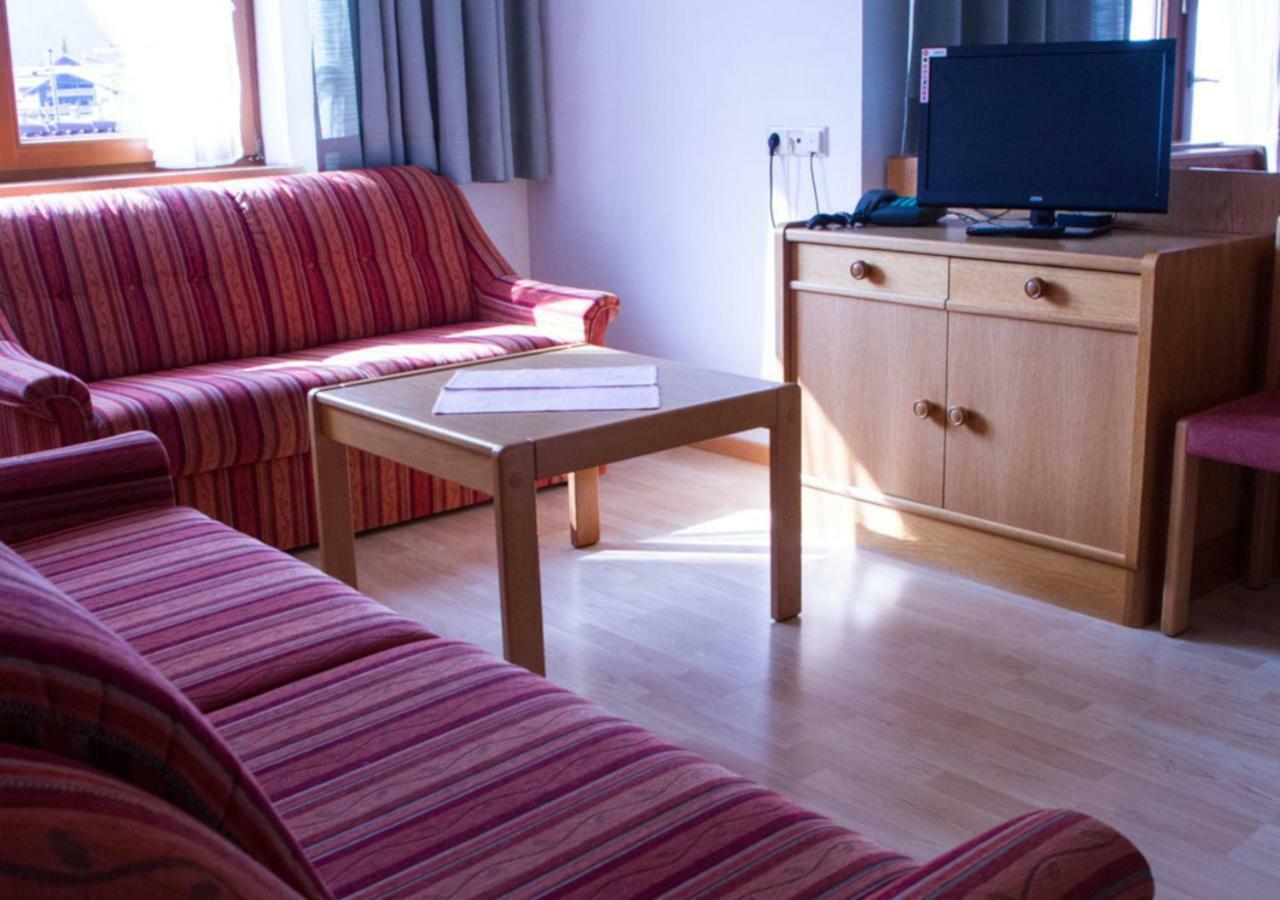 Collina Hotel Garni ナウダース エクステリア 写真