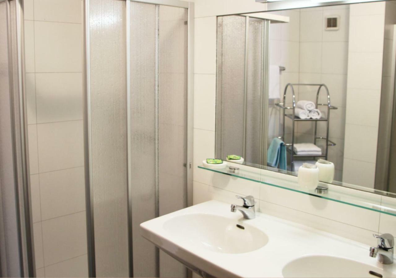 Collina Hotel Garni ナウダース エクステリア 写真